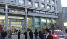 济南楼顶爆料事件最新,高空惊魂，真相背后引关注